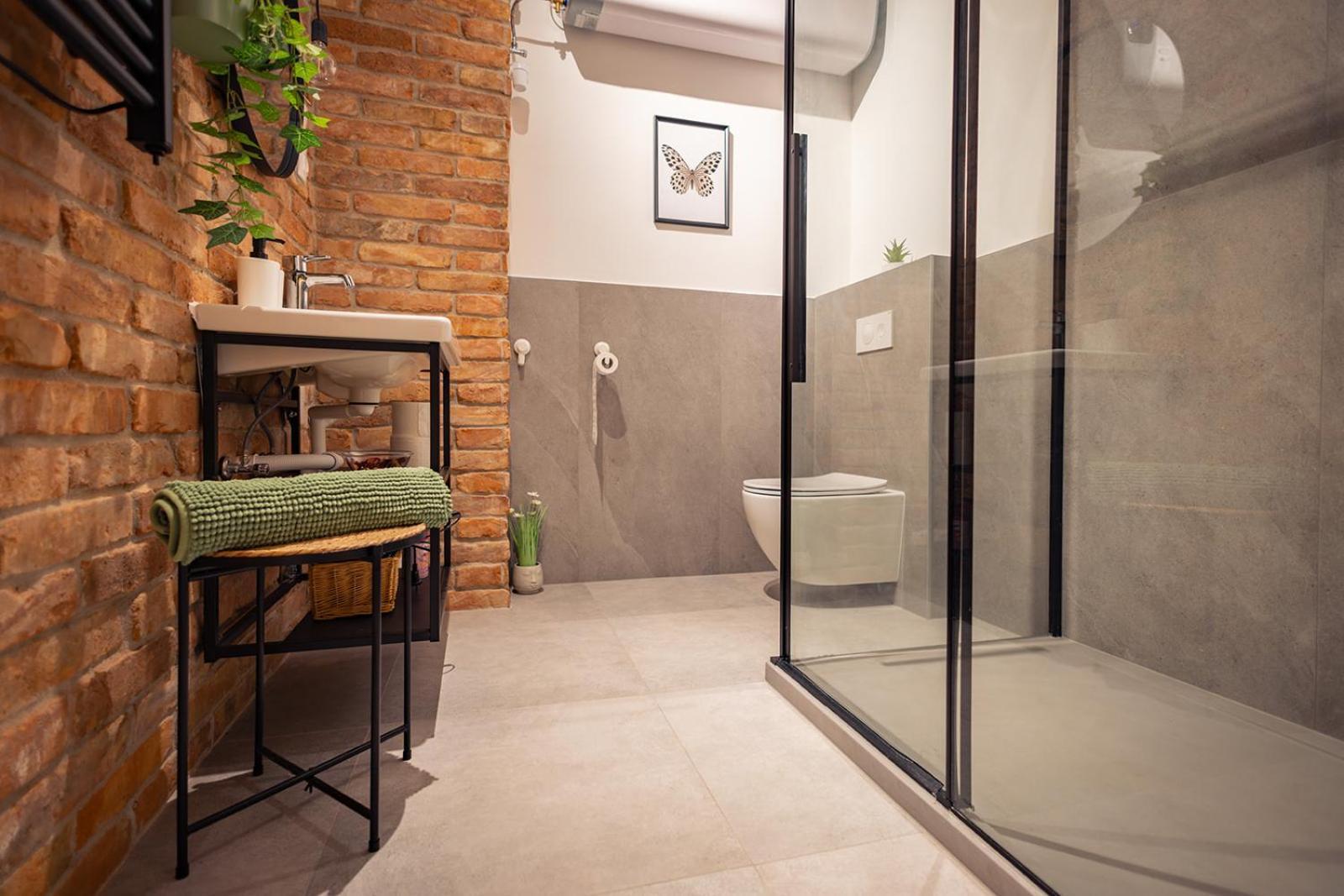 Rumbastic New - Location With Ac * Budapest